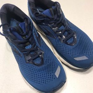 Mens Brooks Running Shoes Sz 11.5